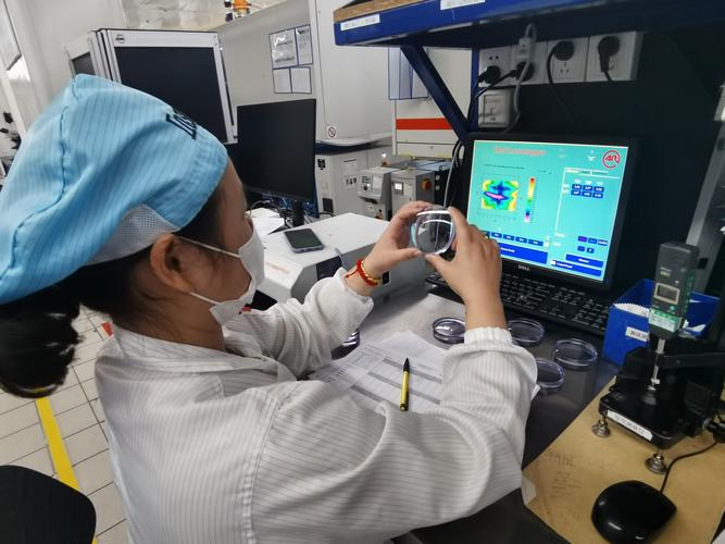 聚焦全生命周期视力健康管理,依视路陆逊梯卡集团四款新品进博会首发