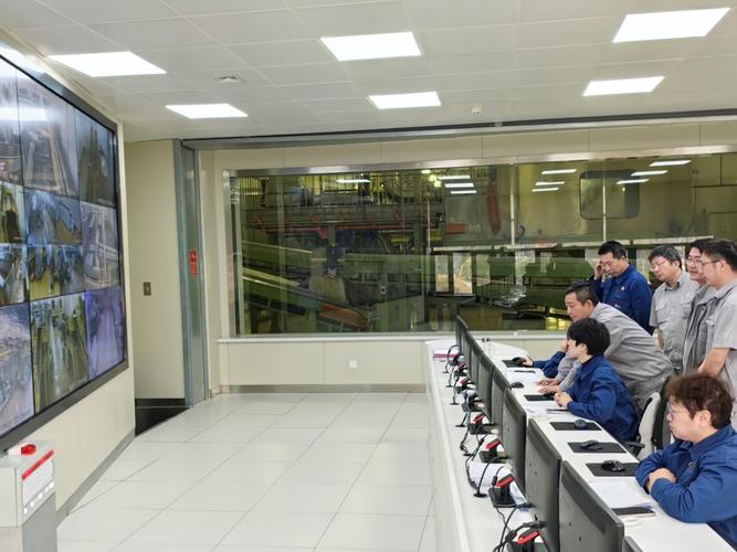 图为浙甘联合攻坚团队开展设备健康管理相关研究及讨论